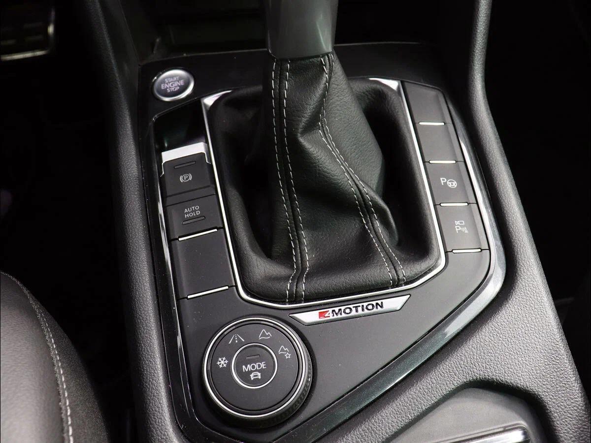 Volkswagen Tiguan 2022, белый