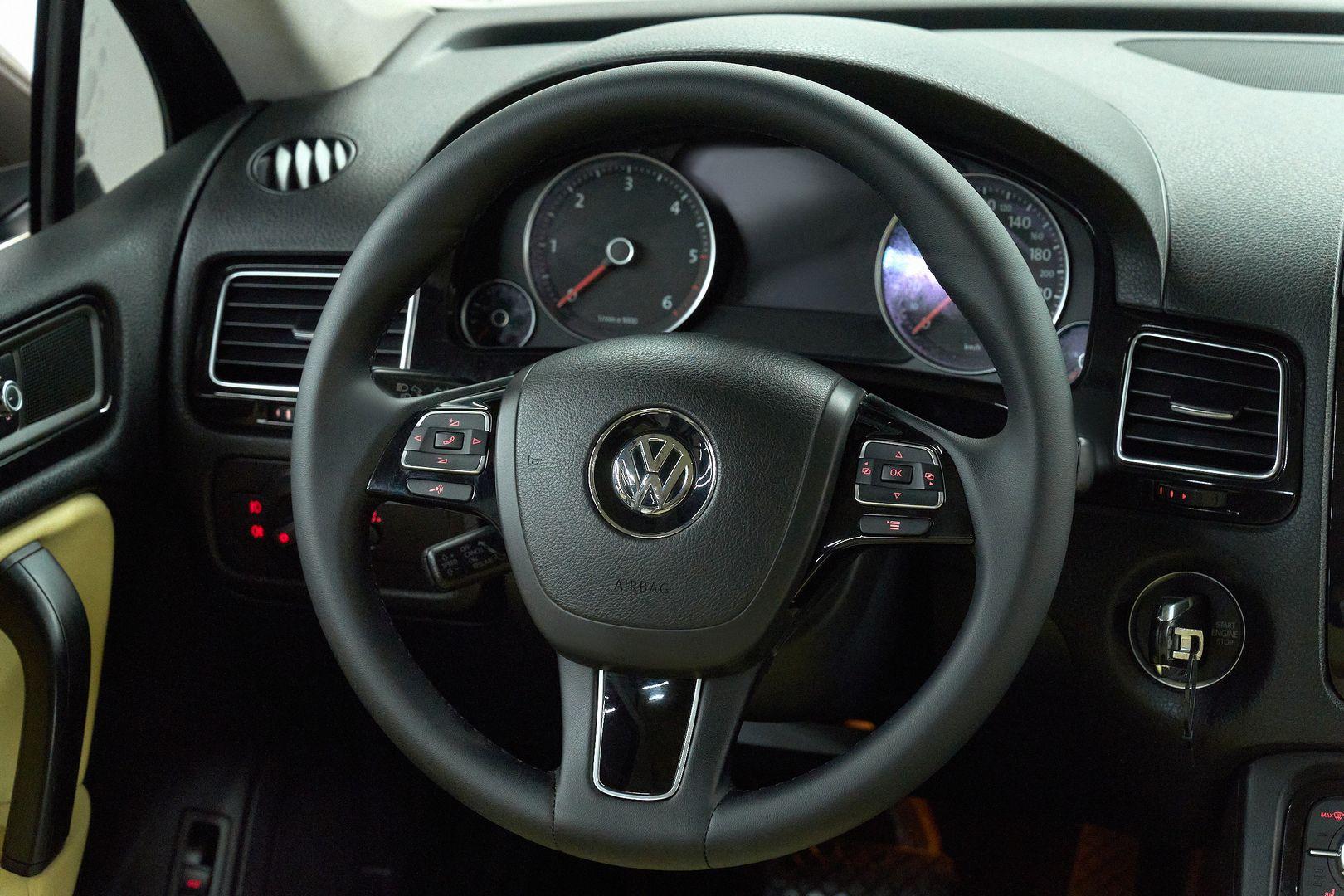 Volkswagen Touareg 2012, коричневый