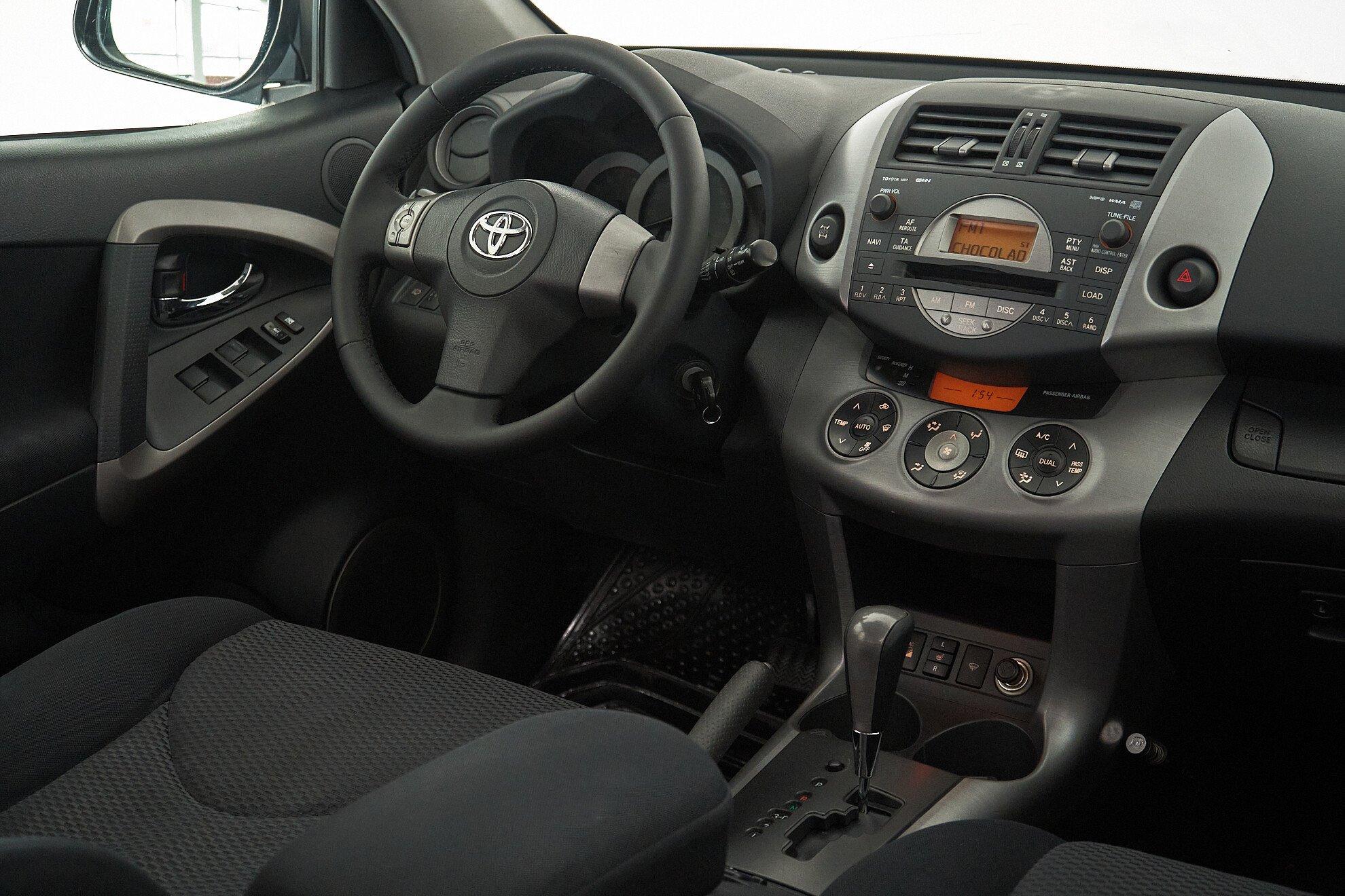 Toyota RAV4 2008, серебряный