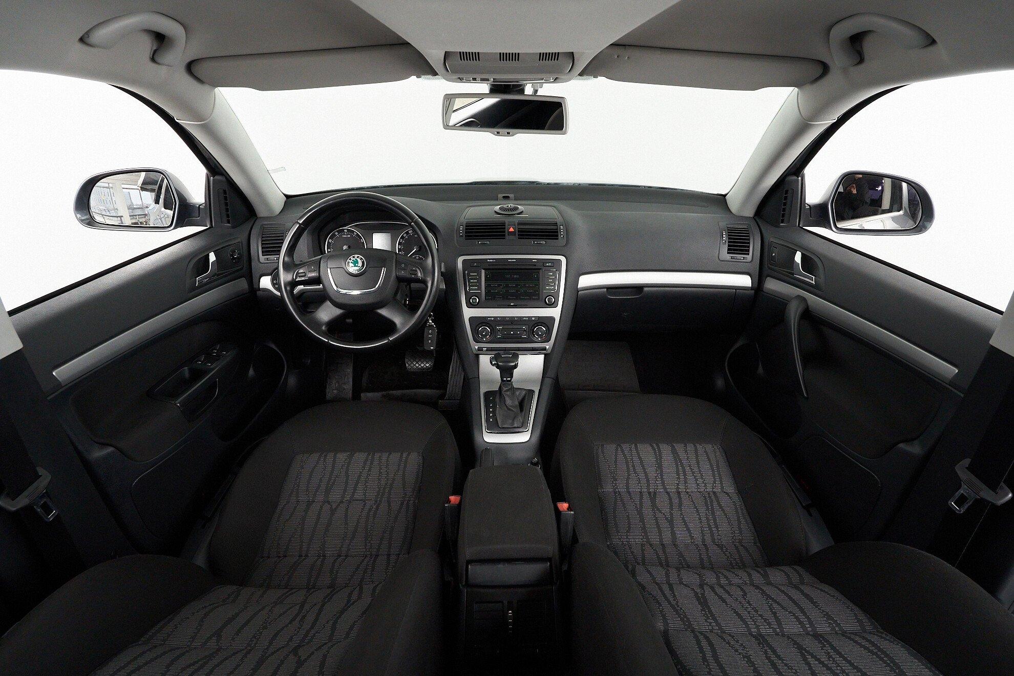 Skoda Octavia 2012, серый