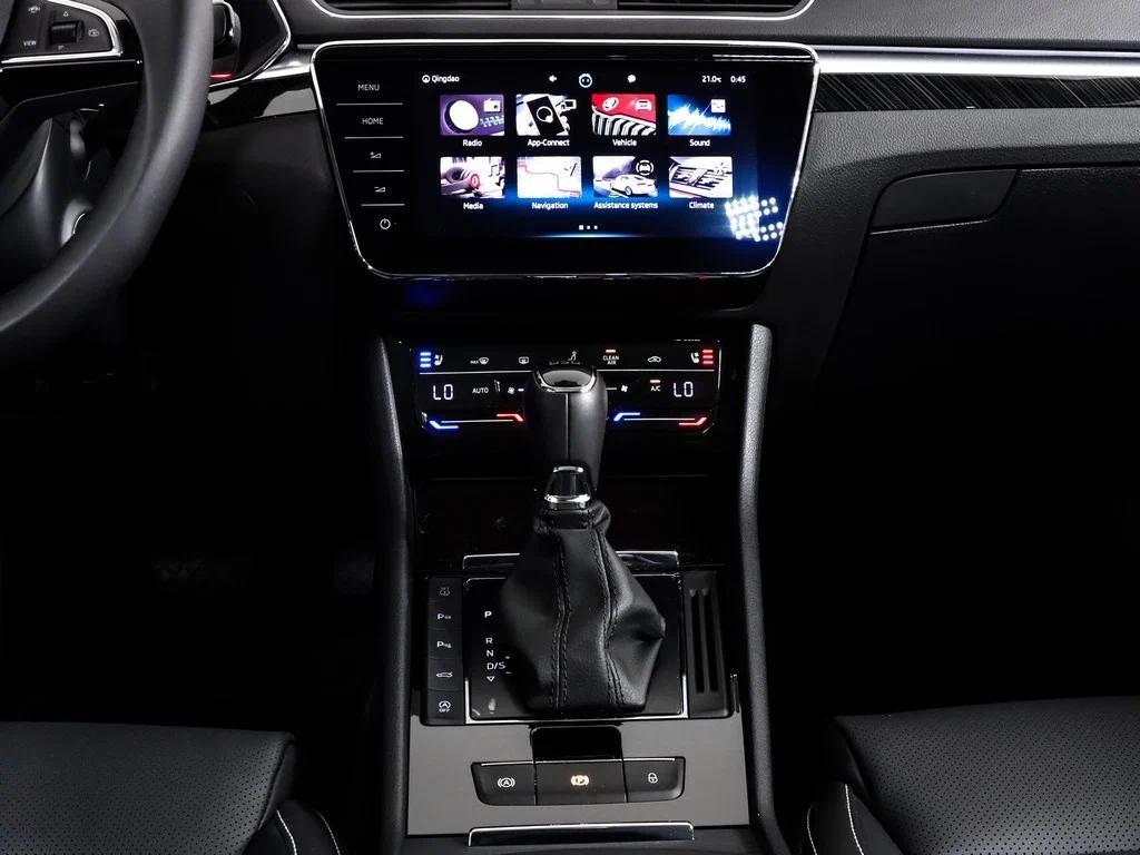 Skoda Superb 2023, серый