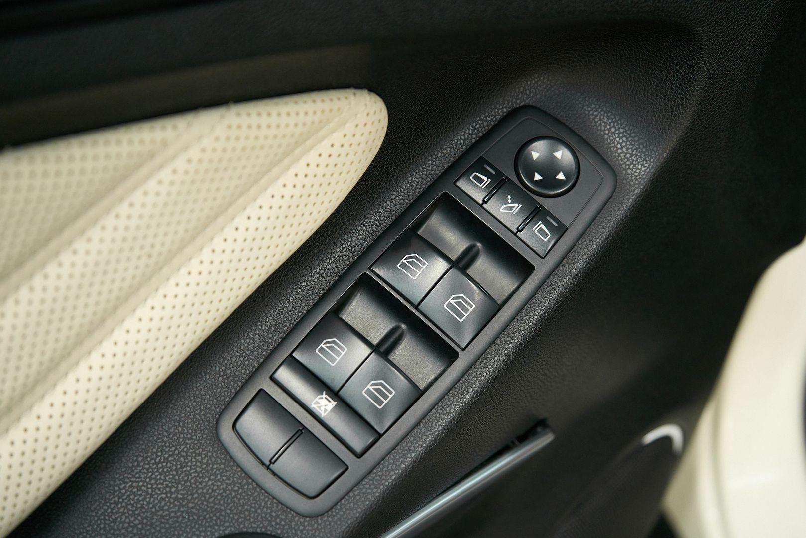 Mercedes-Benz GL-Класс 2012, белый