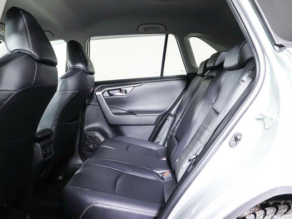 Toyota RAV4 2022, серый
