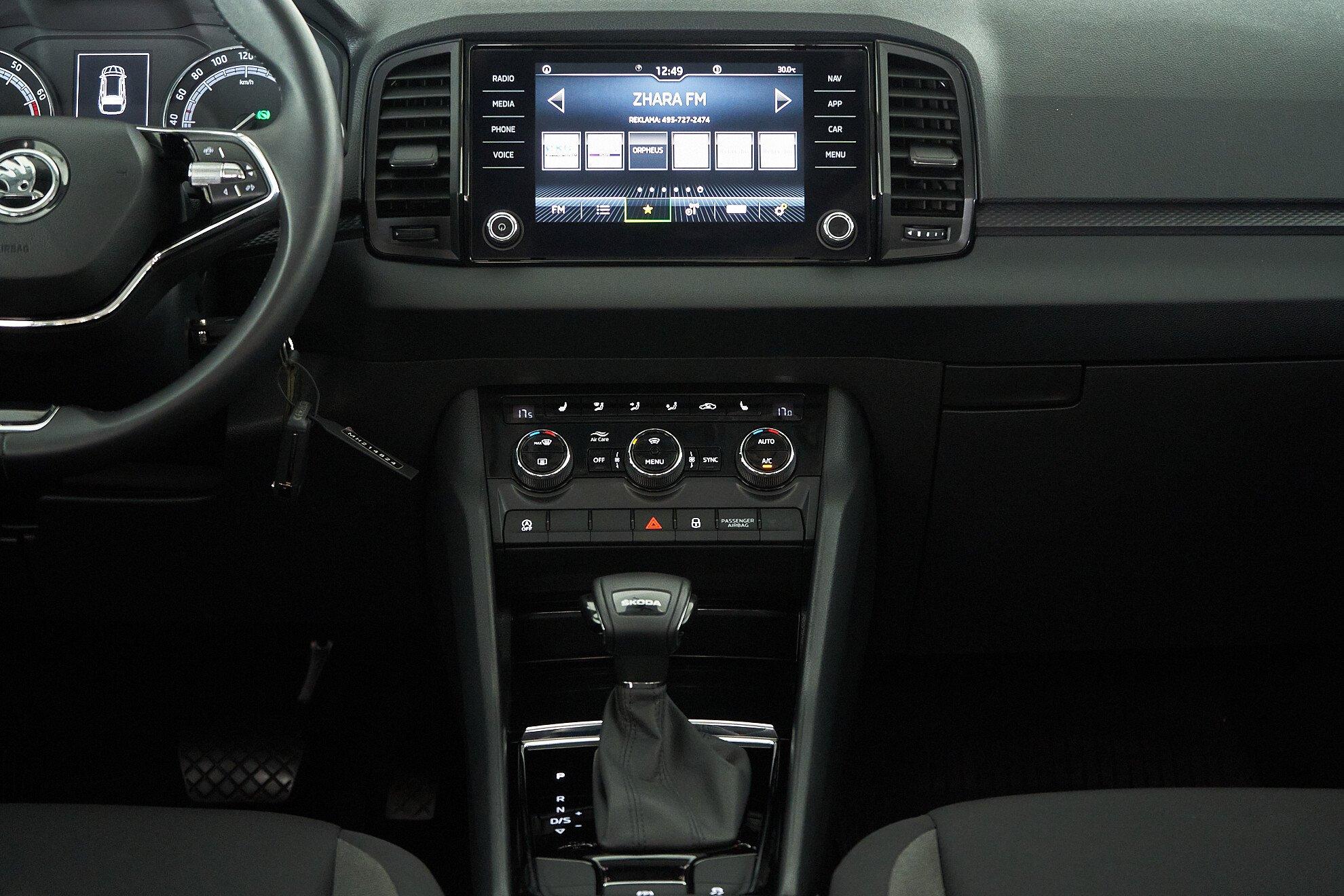 Skoda Karoq 2021, зеленый