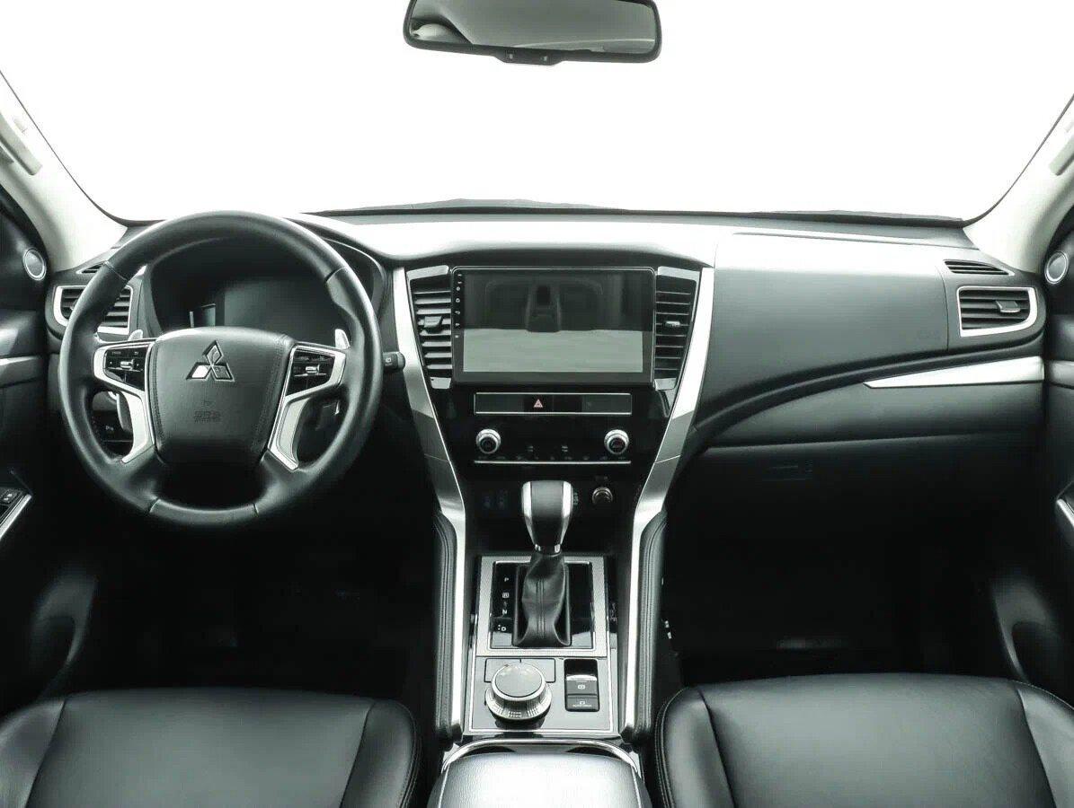 Mitsubishi Pajero Sport 2020, белый