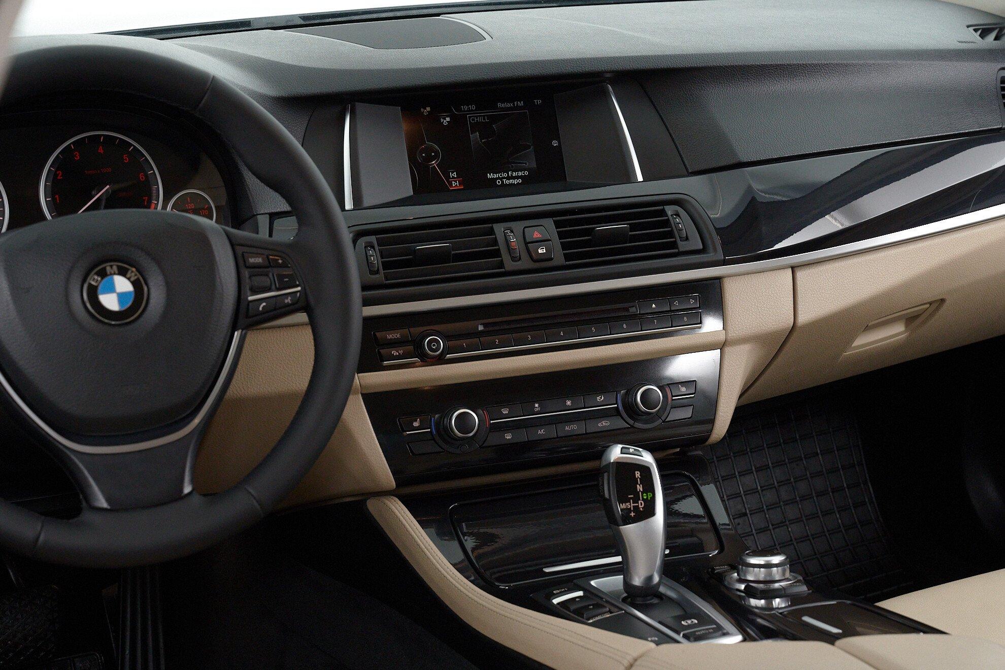 BMW 5 серии 2016, черный