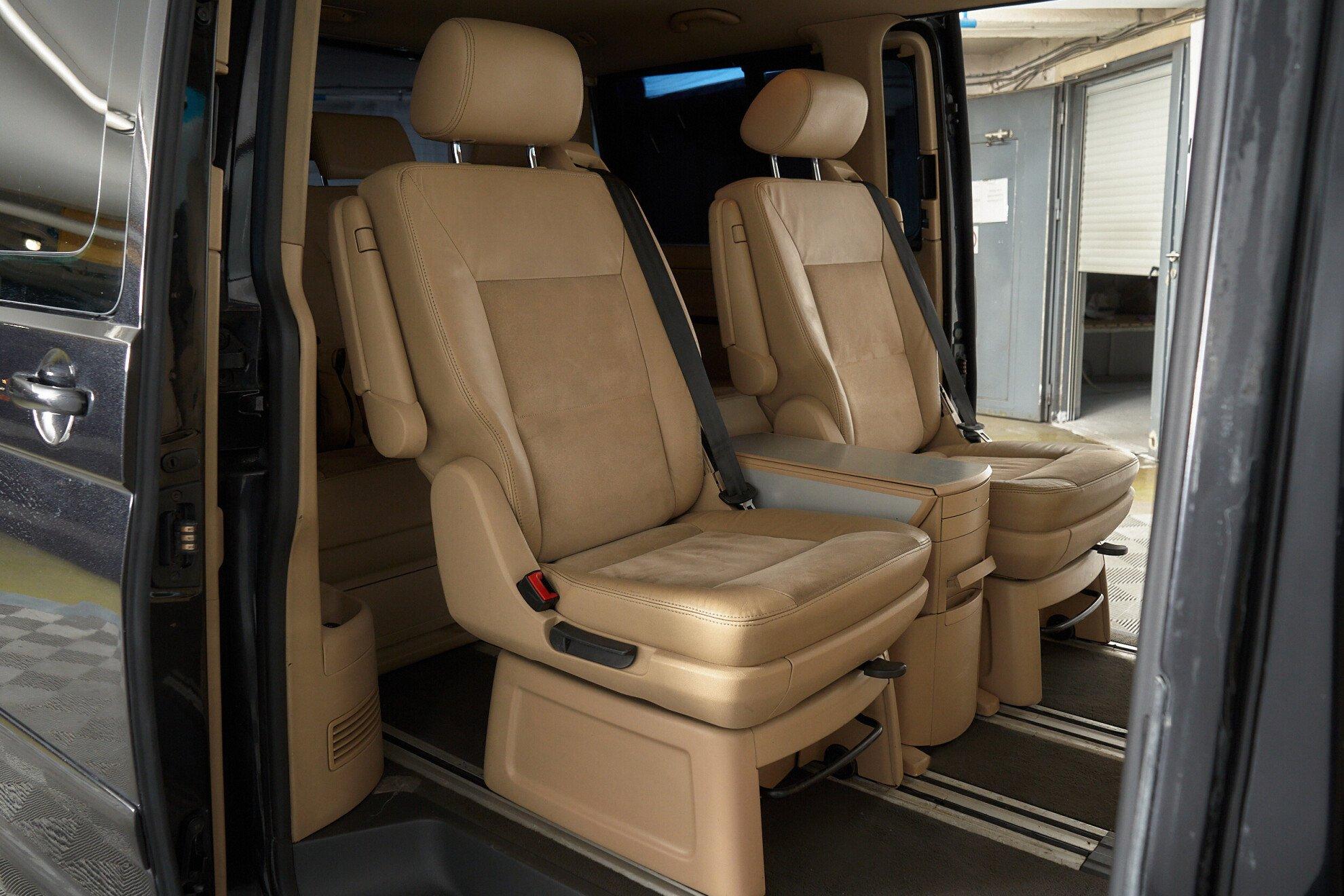Volkswagen Multivan 2008, черный