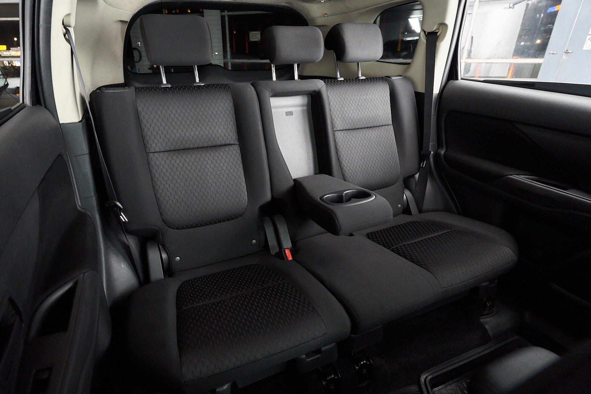 Mitsubishi Outlander 2014, черный