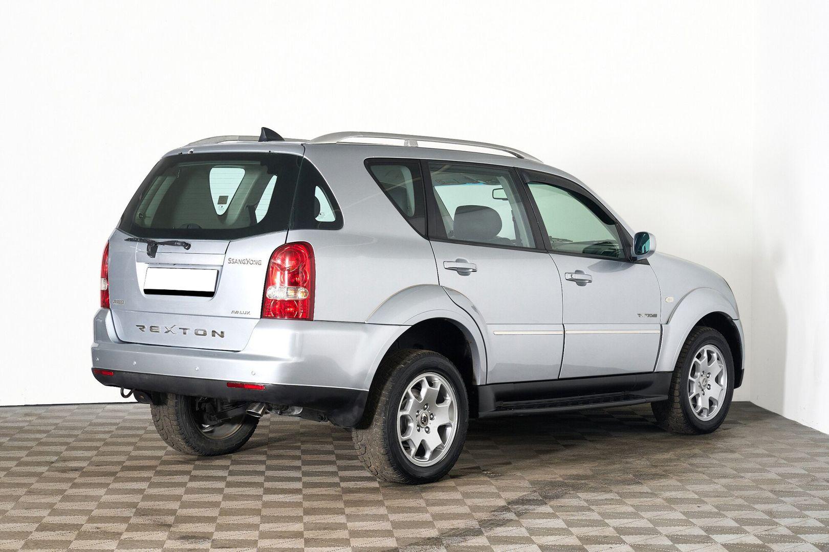 SsangYong Rexton 2009, серебряный