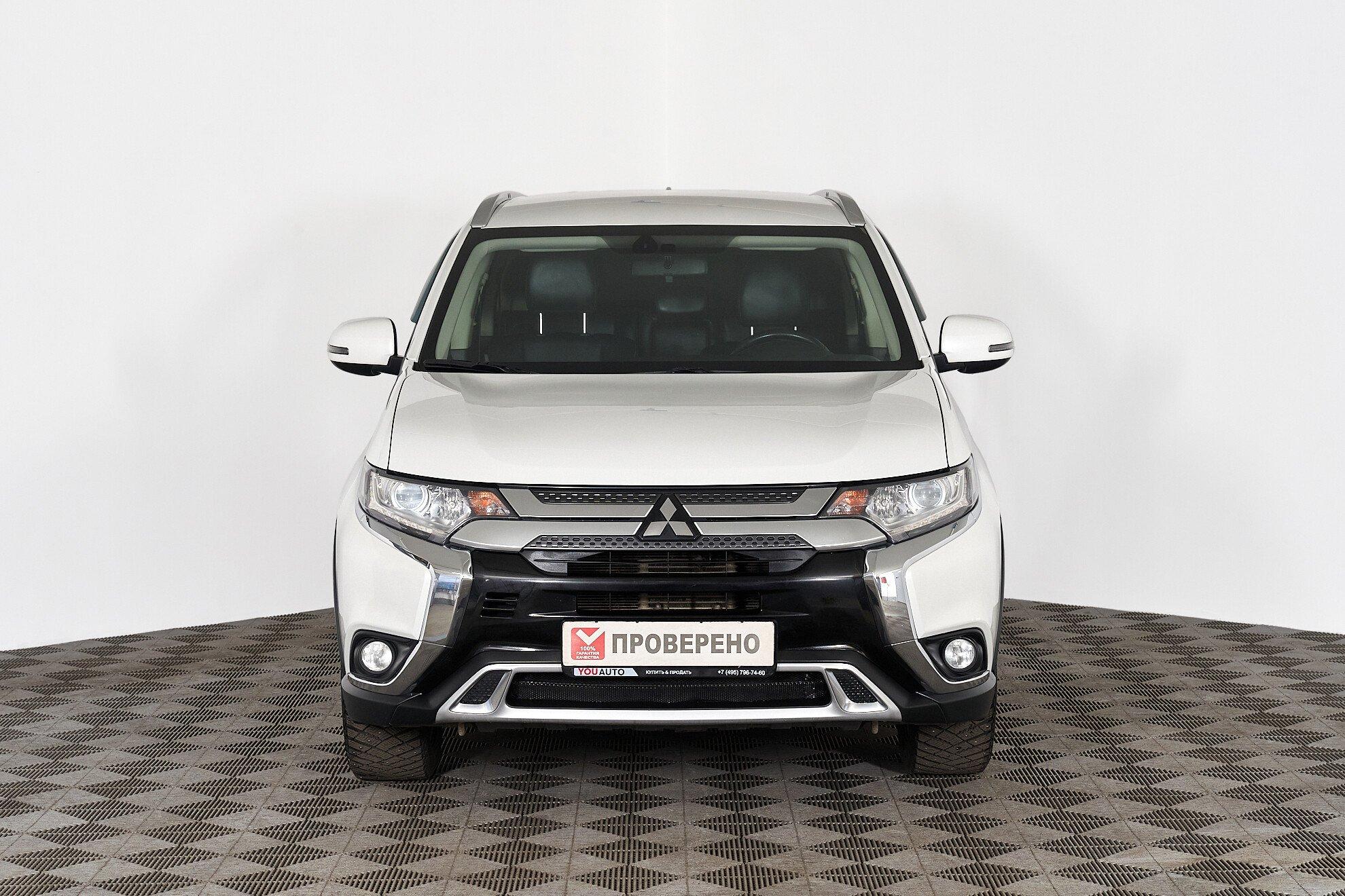 Mitsubishi Outlander 2019, белый
