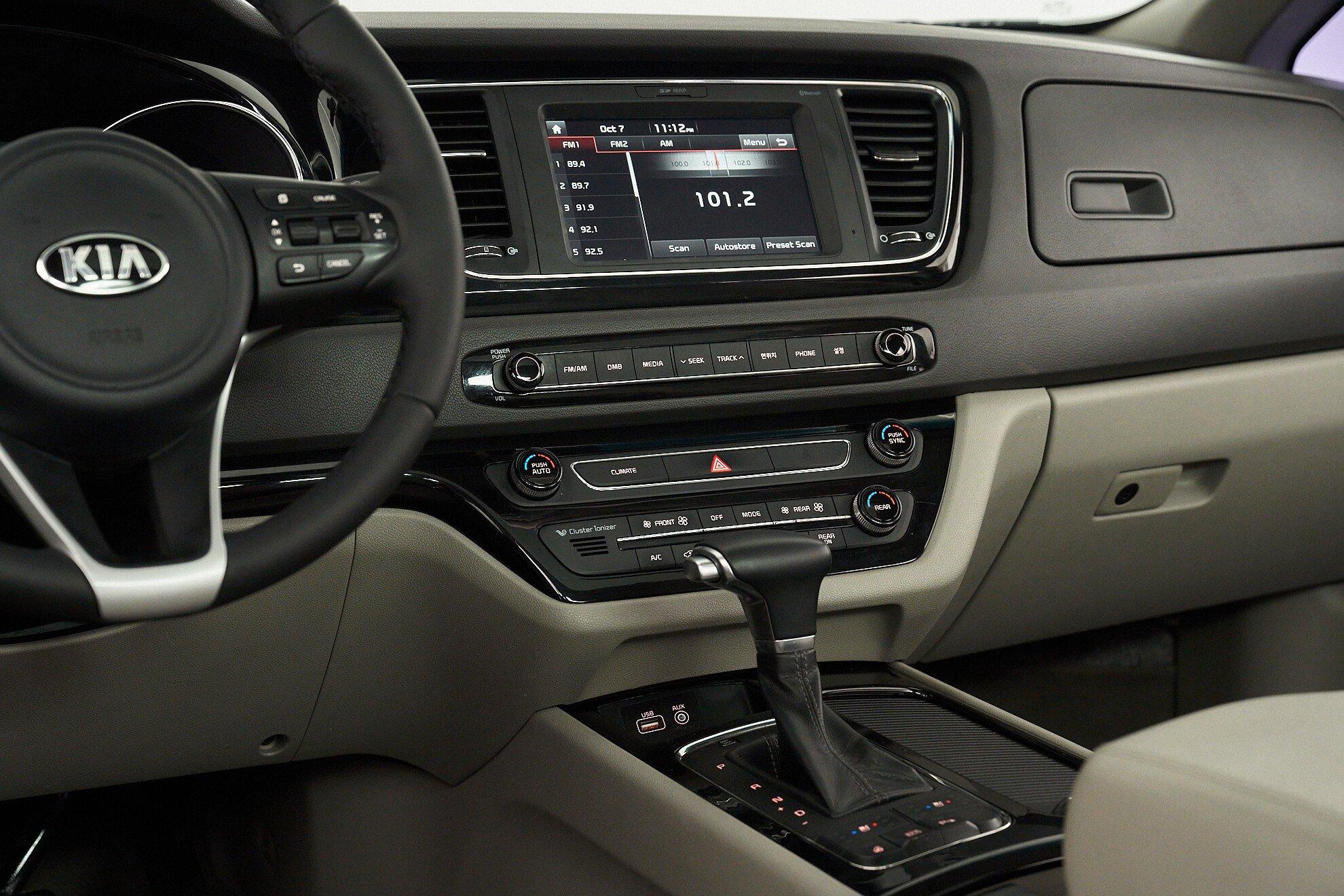 Kia Carnival 2017, серый