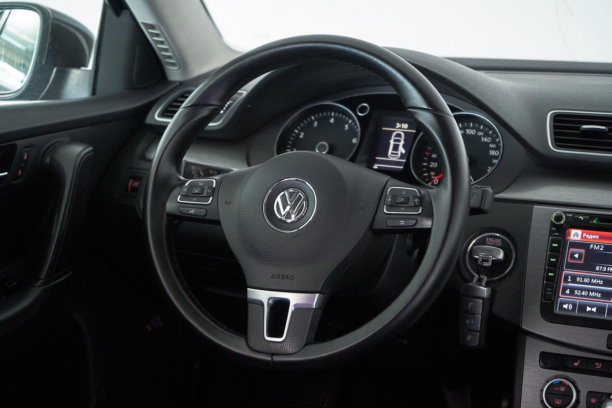 Volkswagen Passat 2013, коричневый