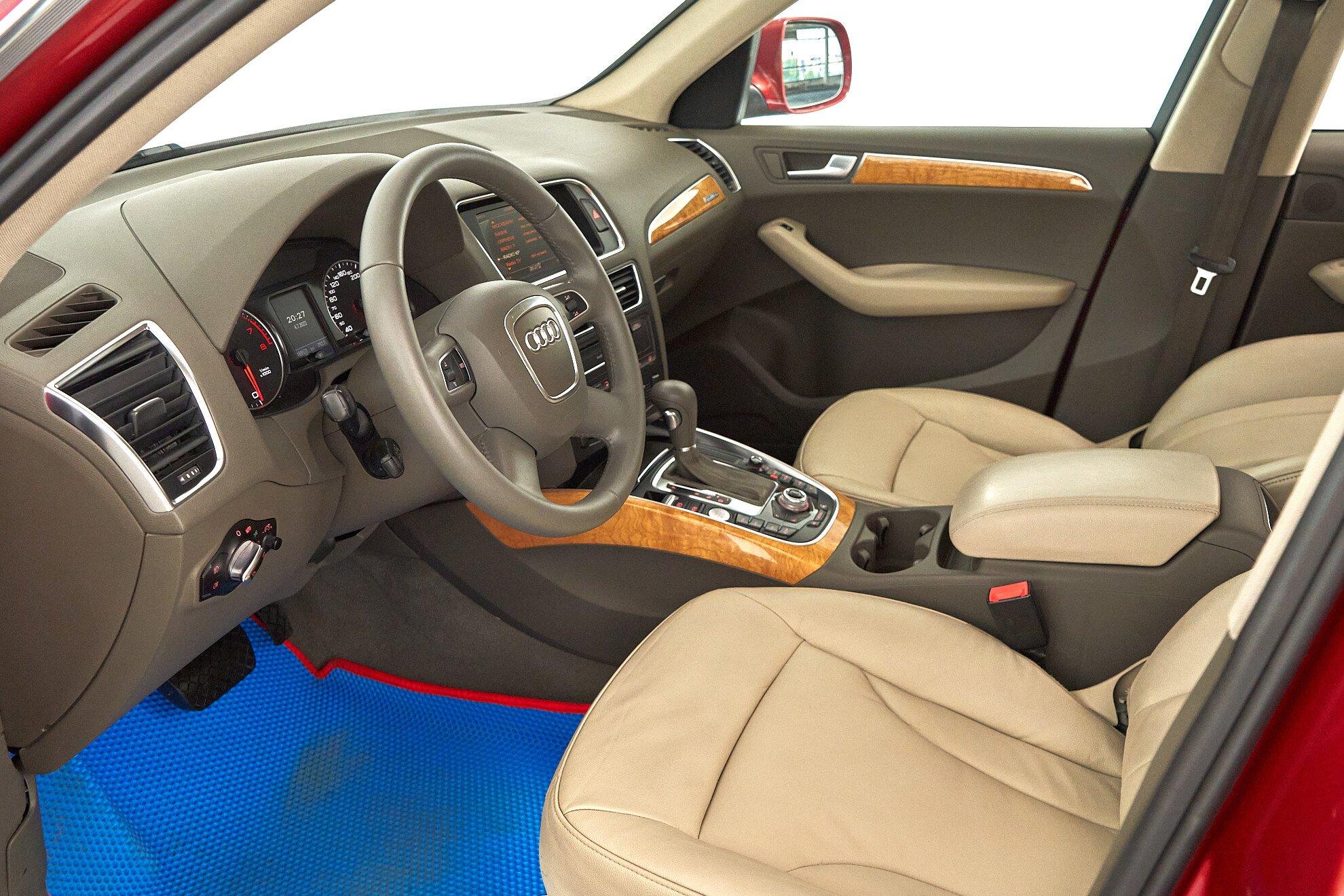 Audi Q5 2011, красный