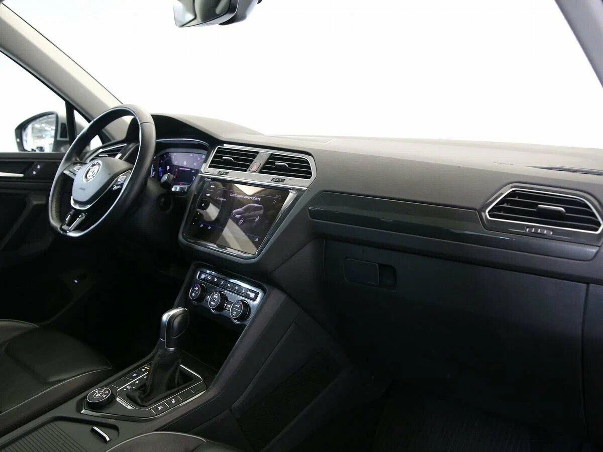Volkswagen Tiguan 2019, серый