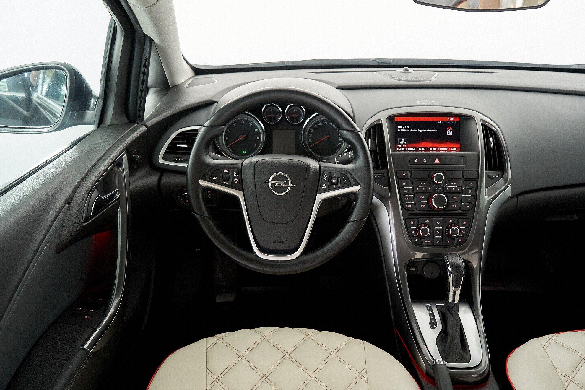 Opel Astra 2014, черный