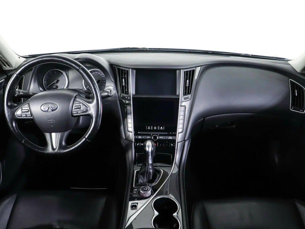 Infiniti Q50 2015, серебряный