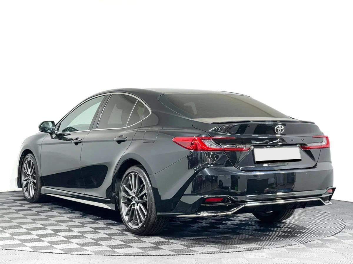 Toyota Camry 2024, черный