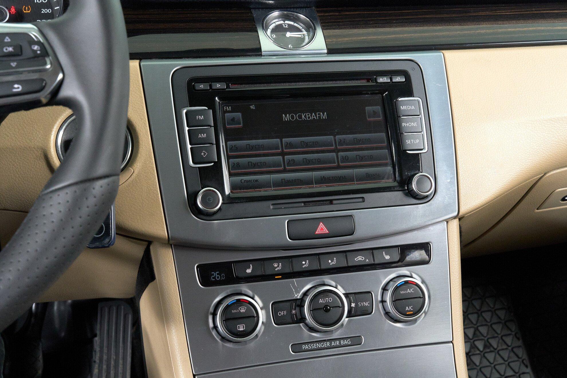 Volkswagen Passat CC 2013, белый