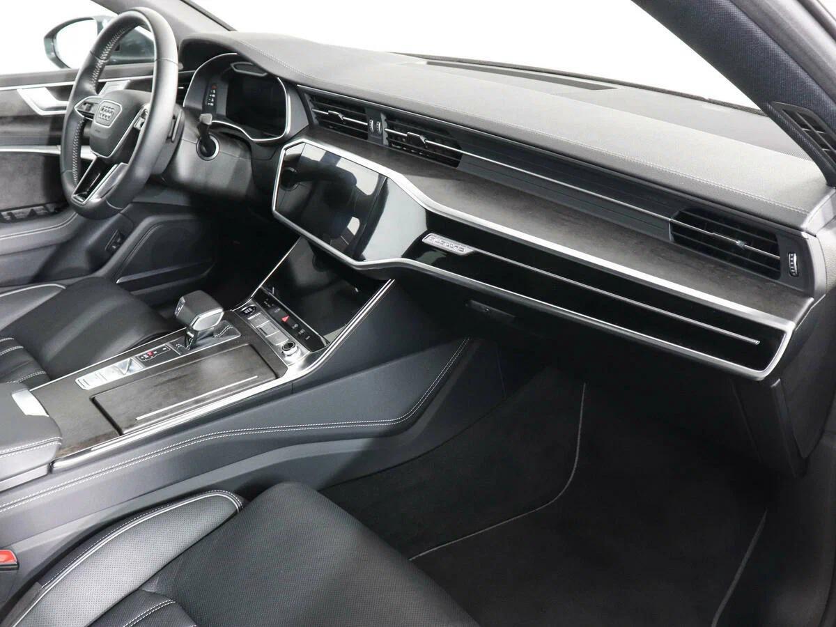 Audi A7 2021, серый