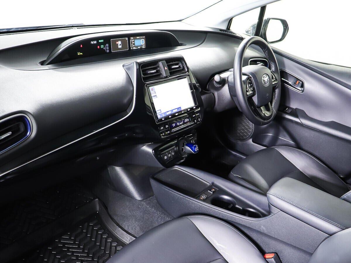 Toyota Prius 2020, черный