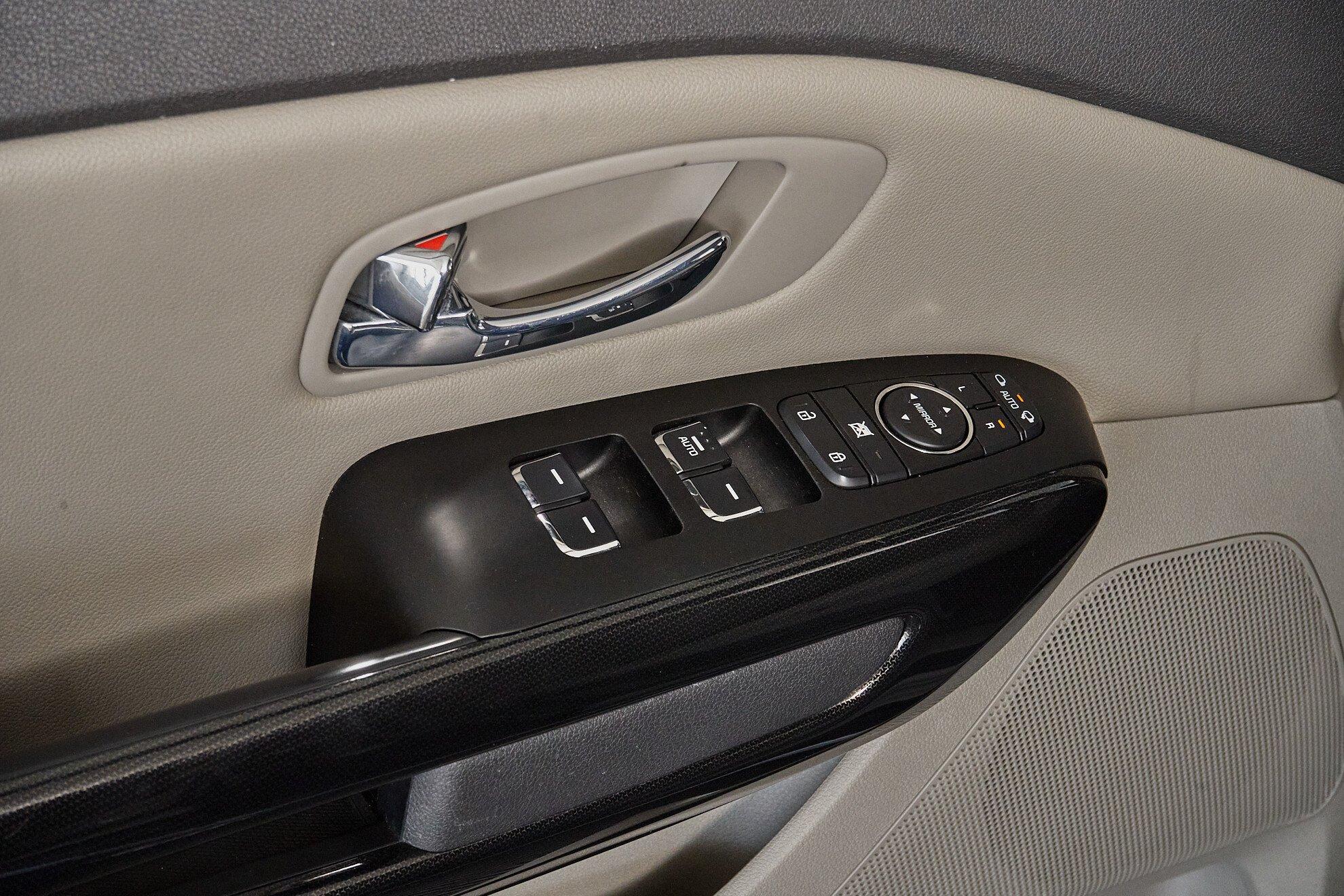 Kia Carnival 2016, черный