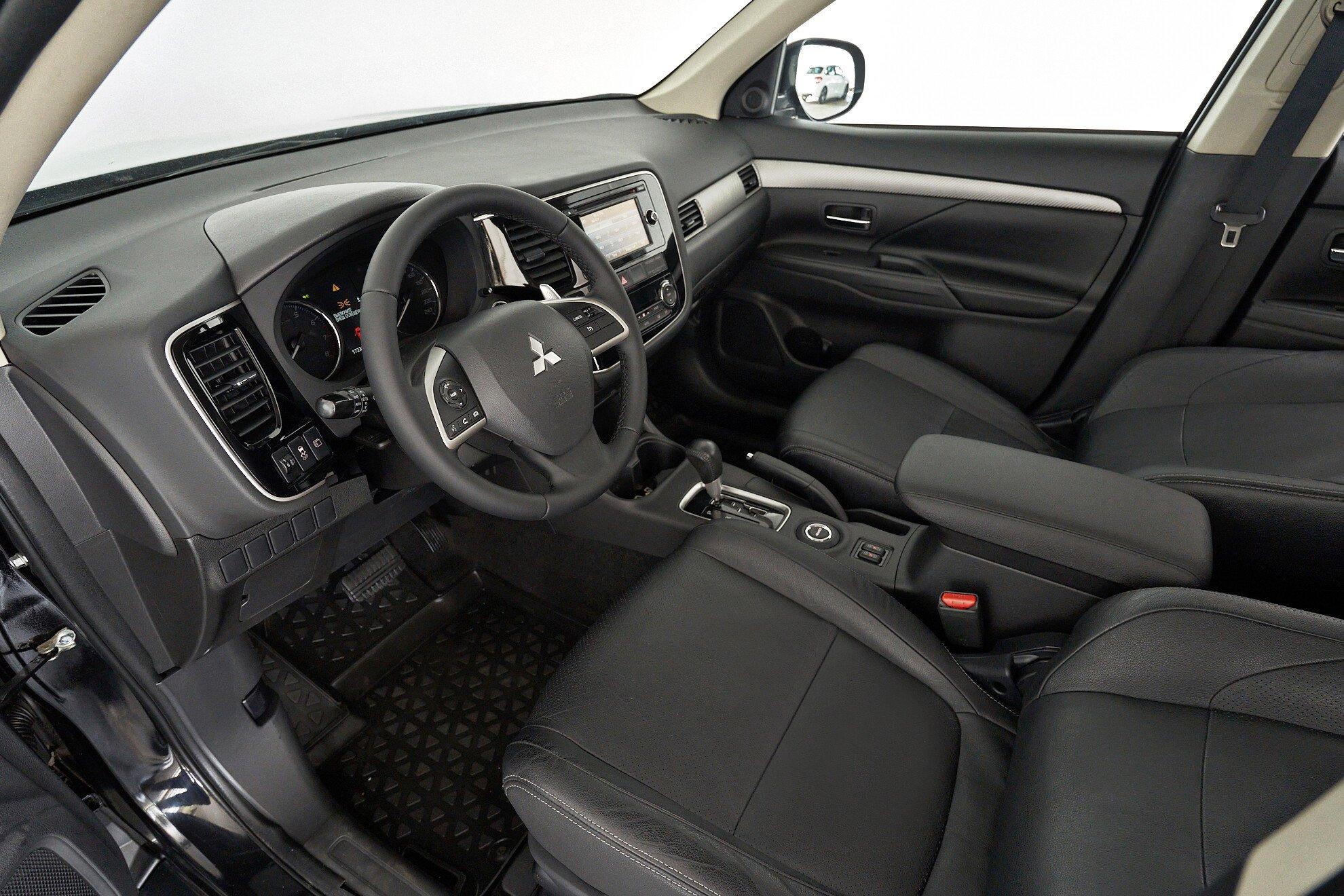 Mitsubishi Outlander 2012, черный