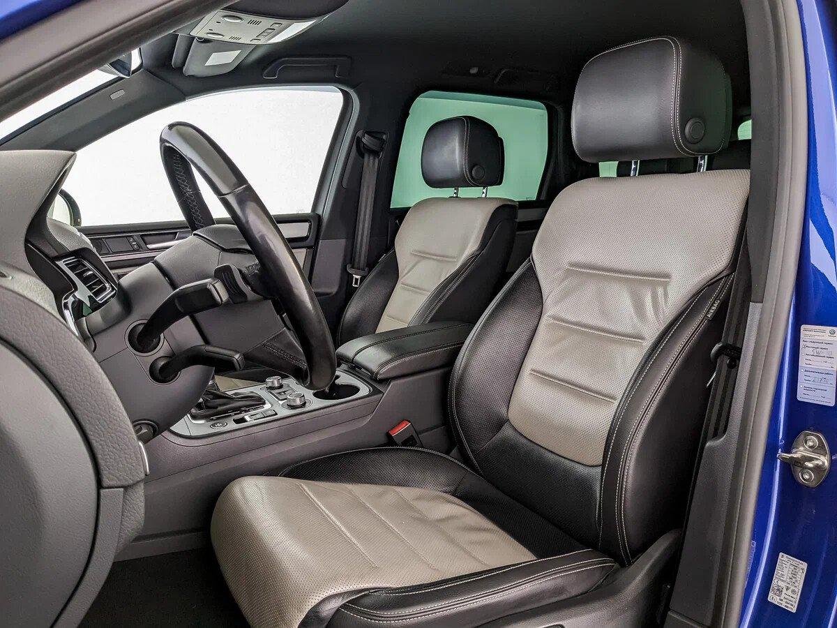 Volkswagen Touareg 2018, синий