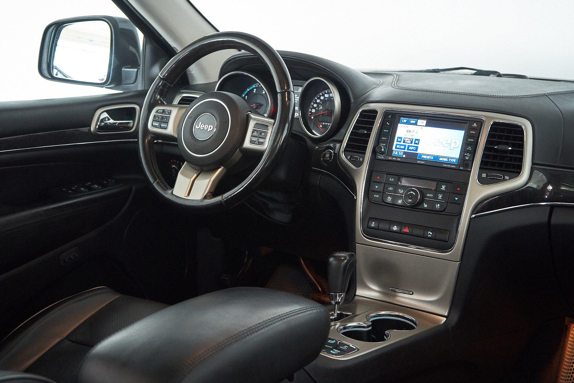 Jeep Grand Cherokee 2011, серый