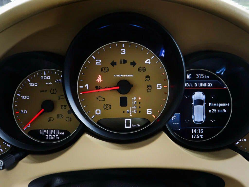 Porsche Cayenne 2018, белый