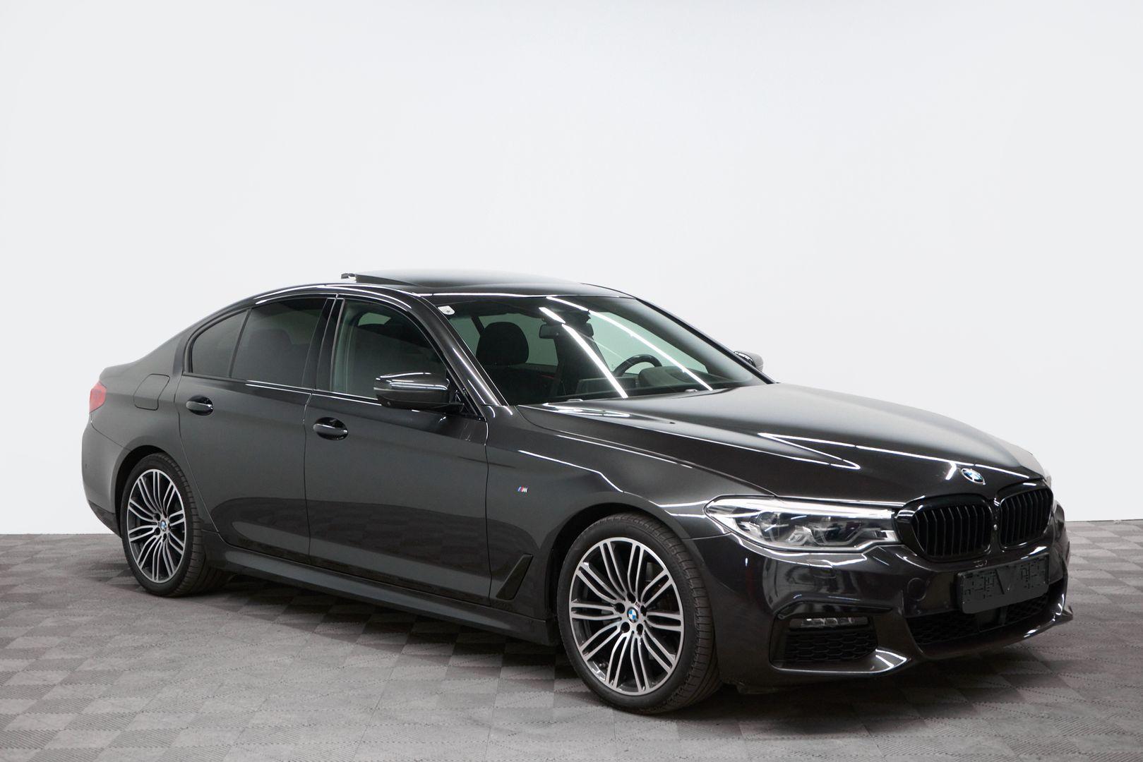 BMW 5 серии 2020, серый