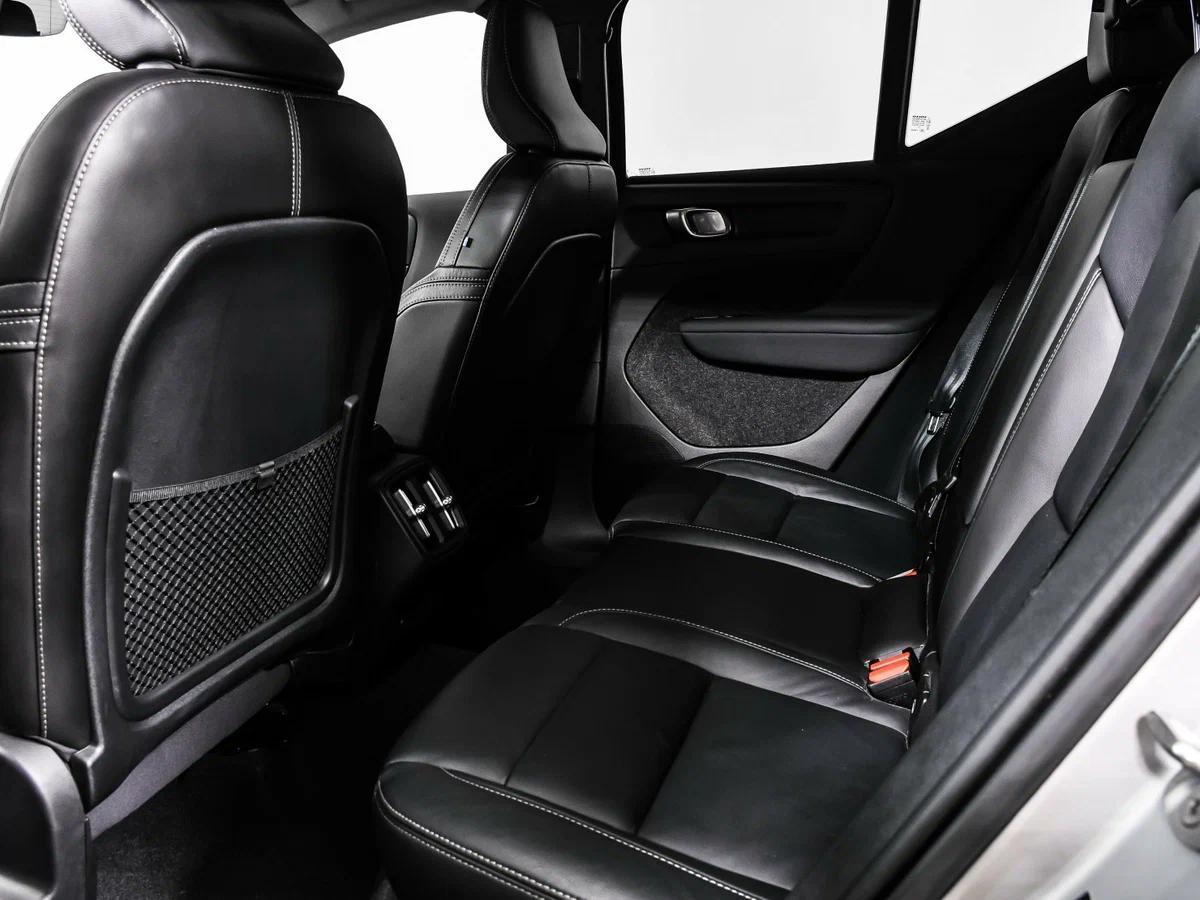 Volvo XC40 2023, серый