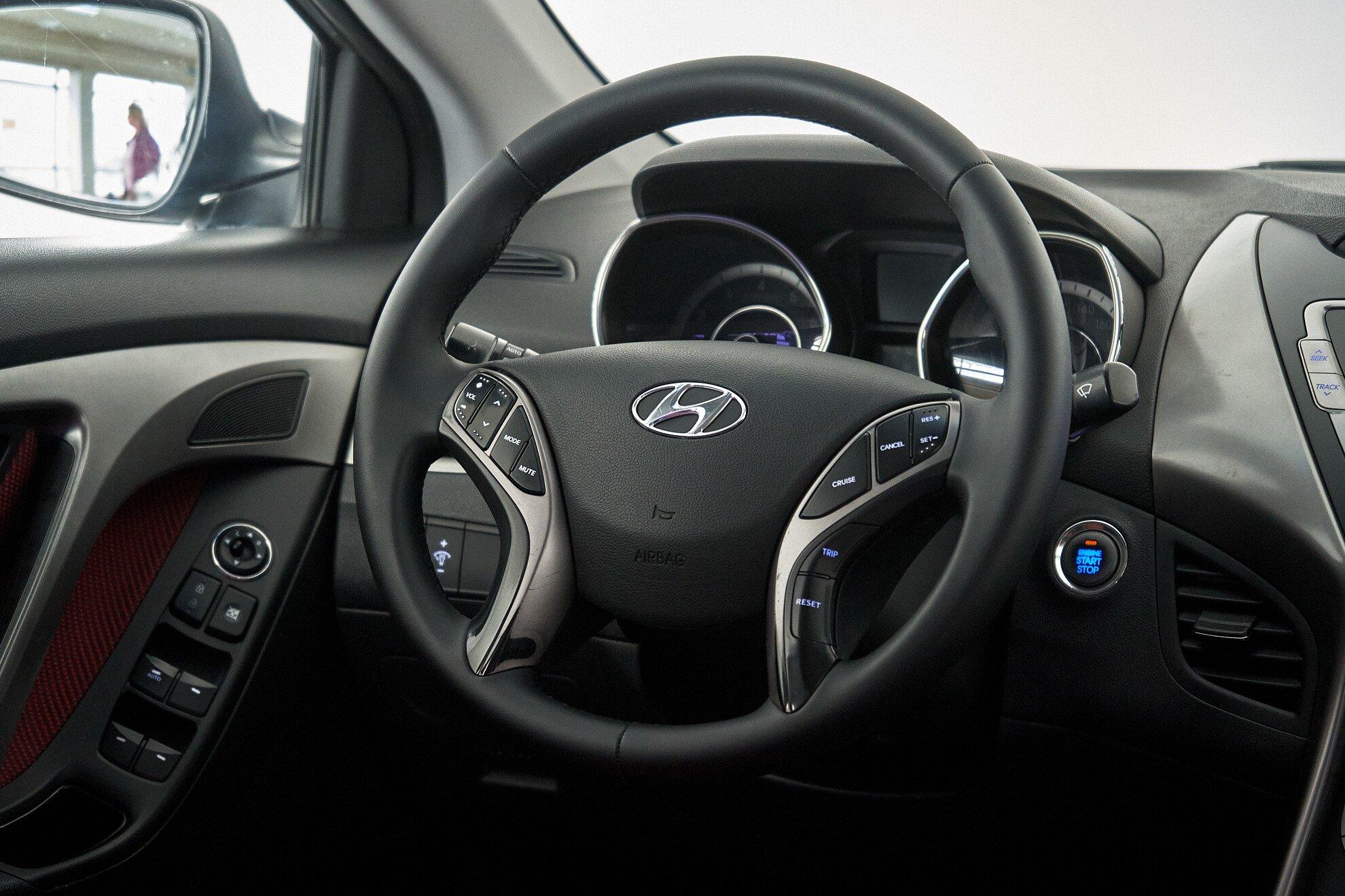 Hyundai Elantra 2012, серый
