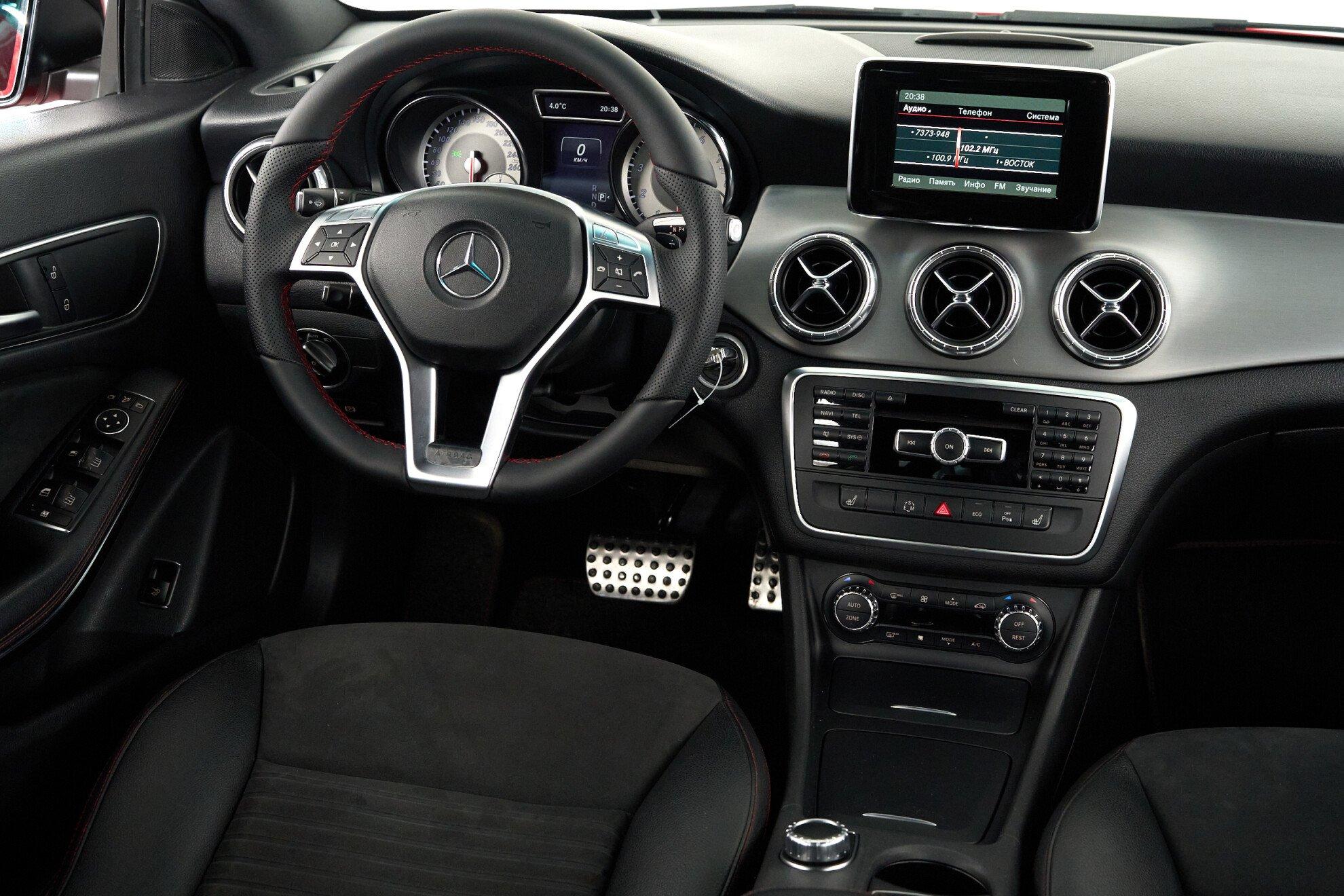 Mercedes-Benz CLA 2014, красный
