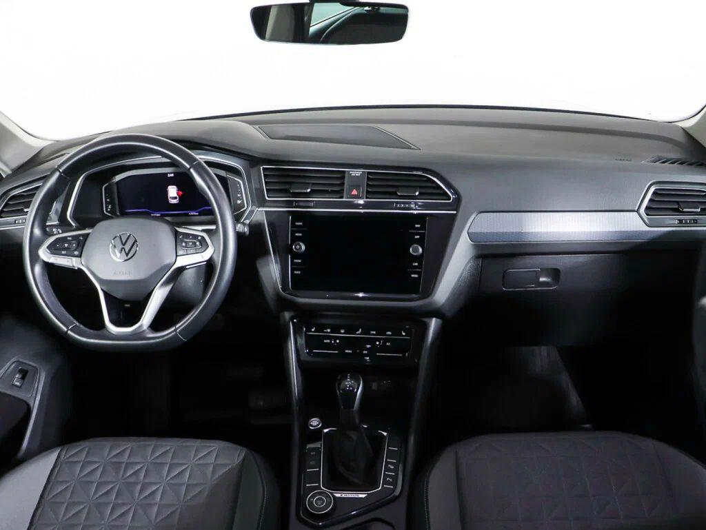 Volkswagen Tiguan 2021, черный