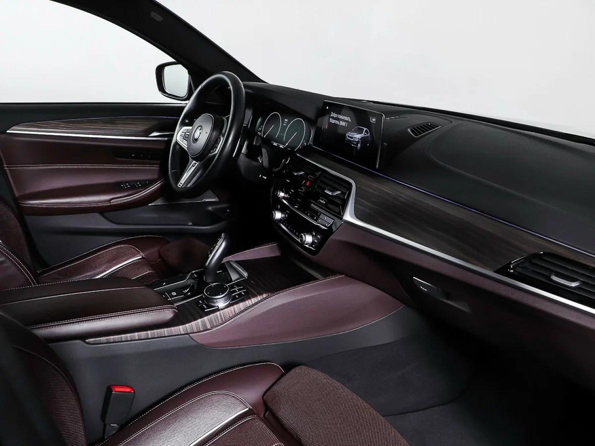 BMW 5 серии 2019, синий