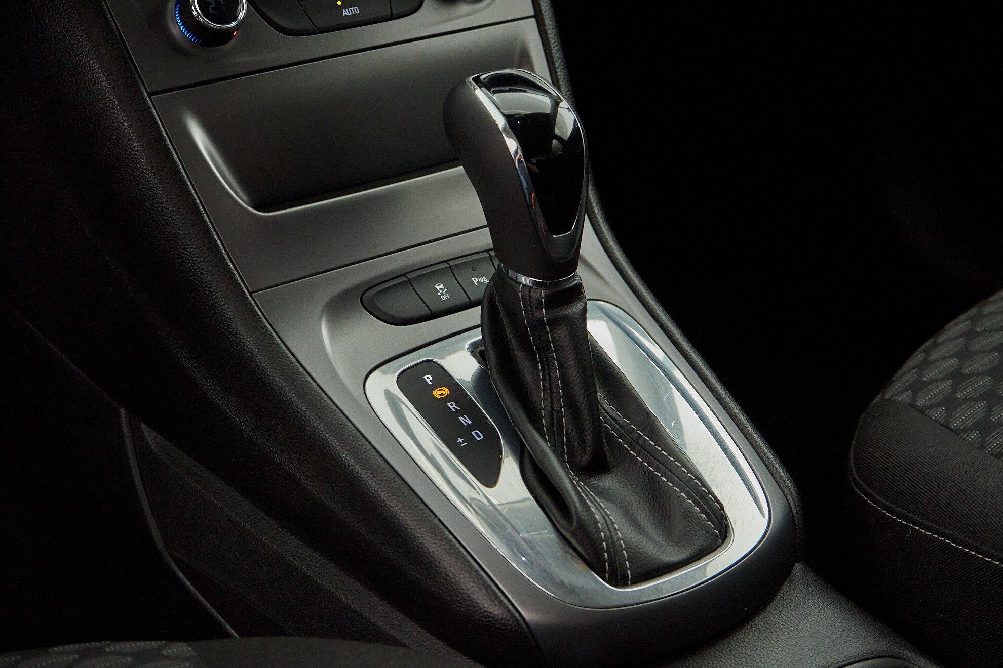 Opel Astra 2019, серый