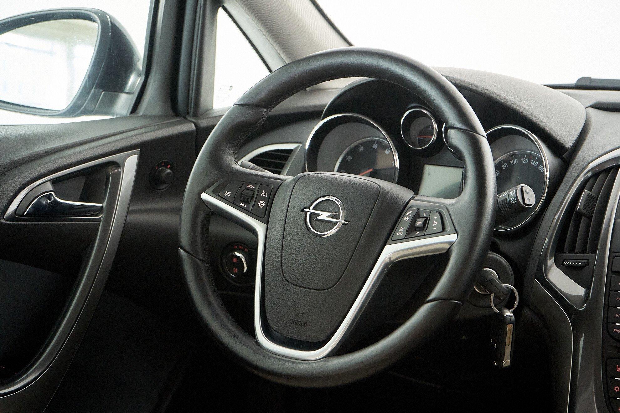 Opel Astra 2014, черный