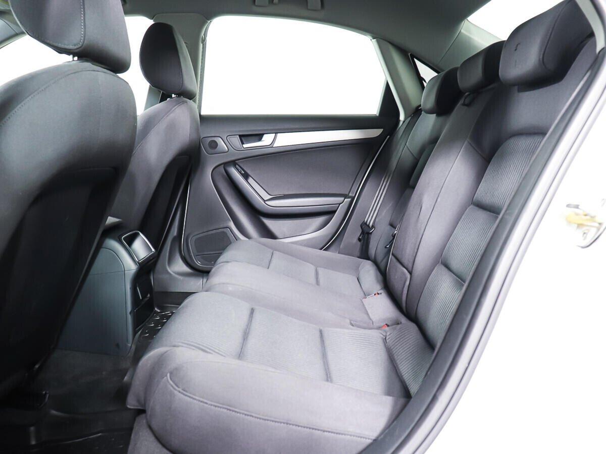 Audi A4 2015, белый
