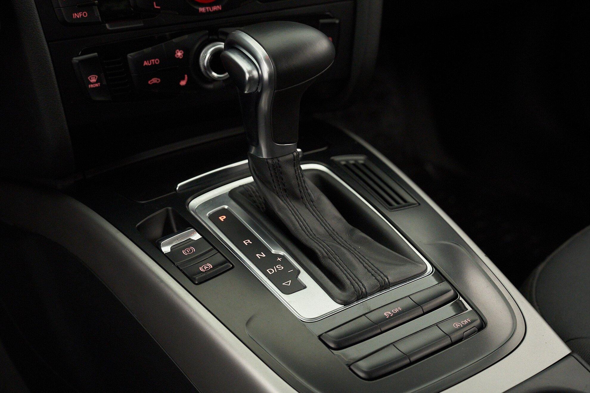 Audi A4 2012, белый