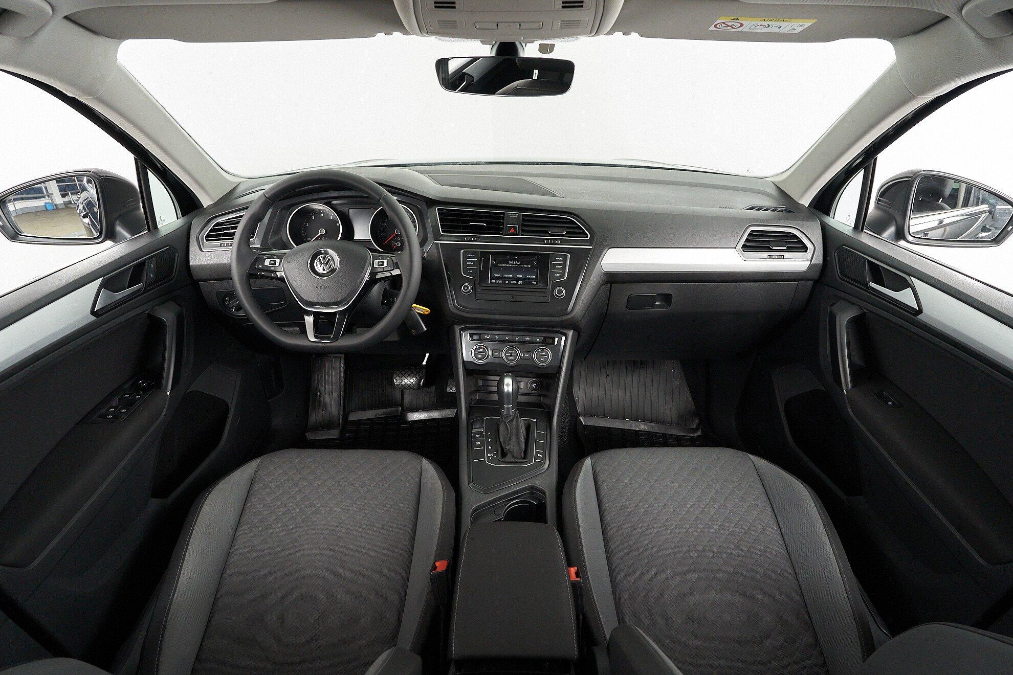 Volkswagen Tiguan 2017, черный