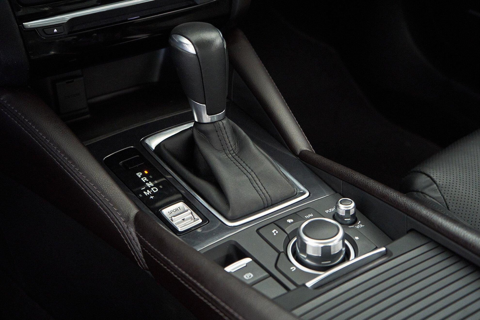 Mazda 6 2016, белый