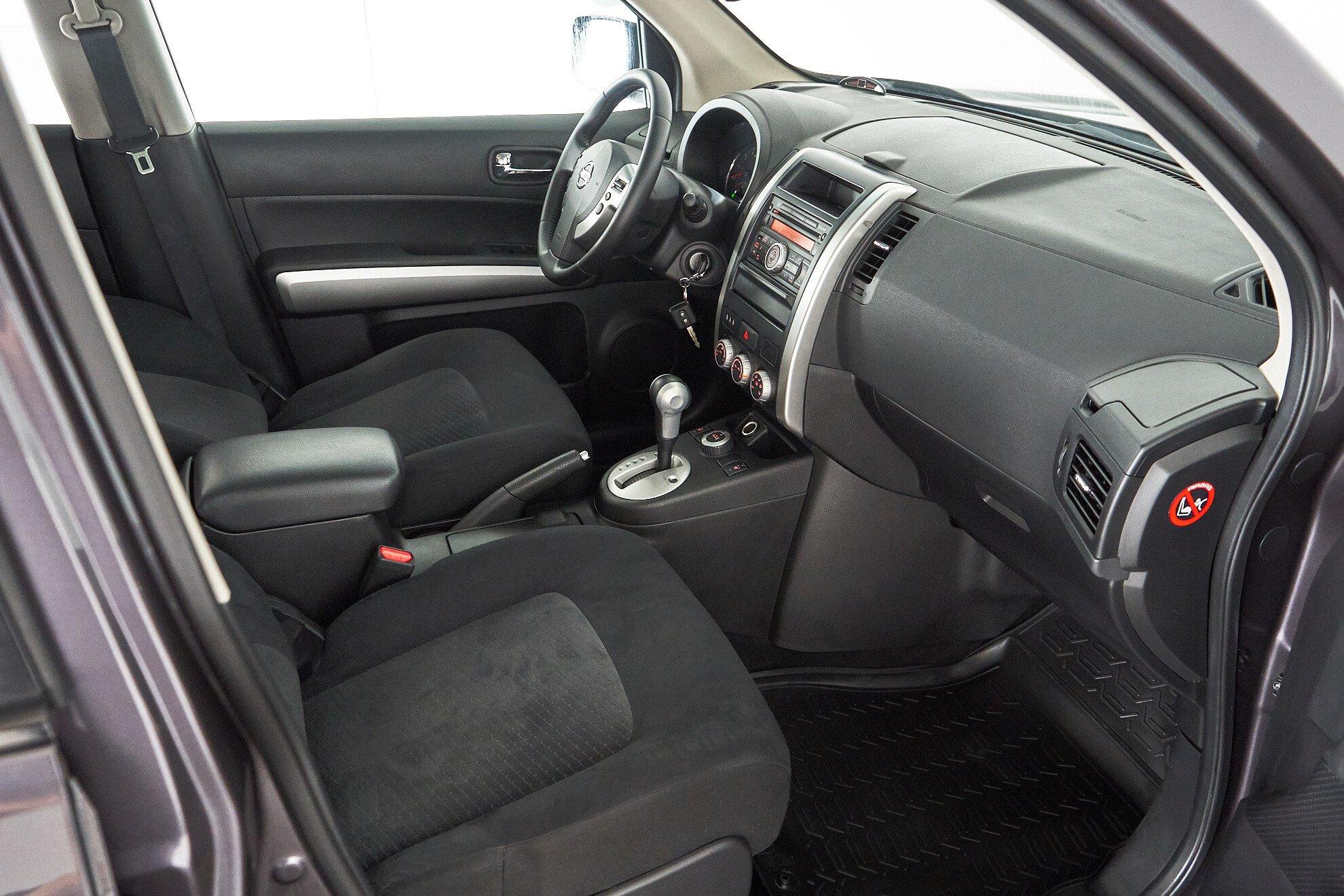 Nissan X-Trail 2011, фиолетовый