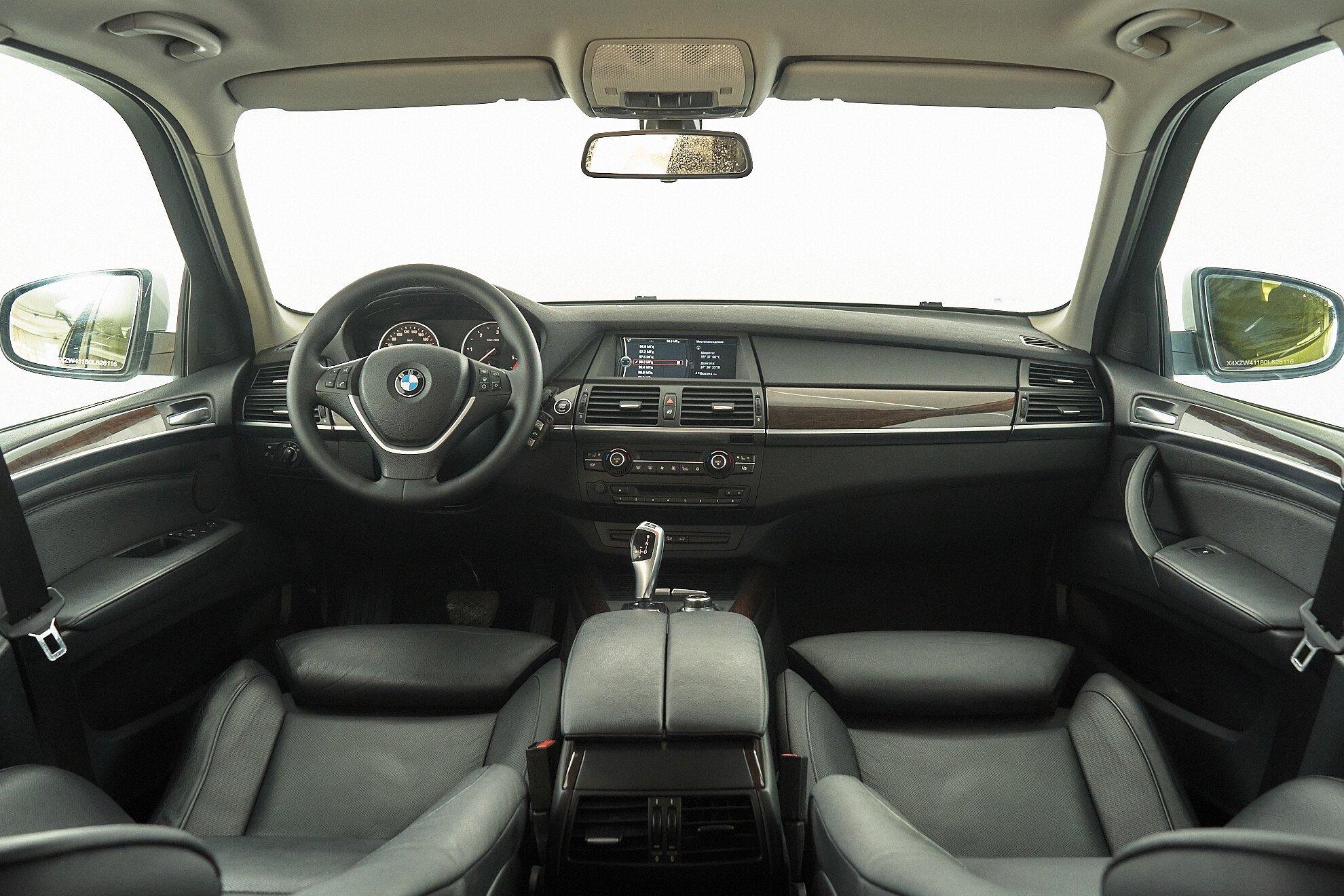 BMW X5 2011, белый