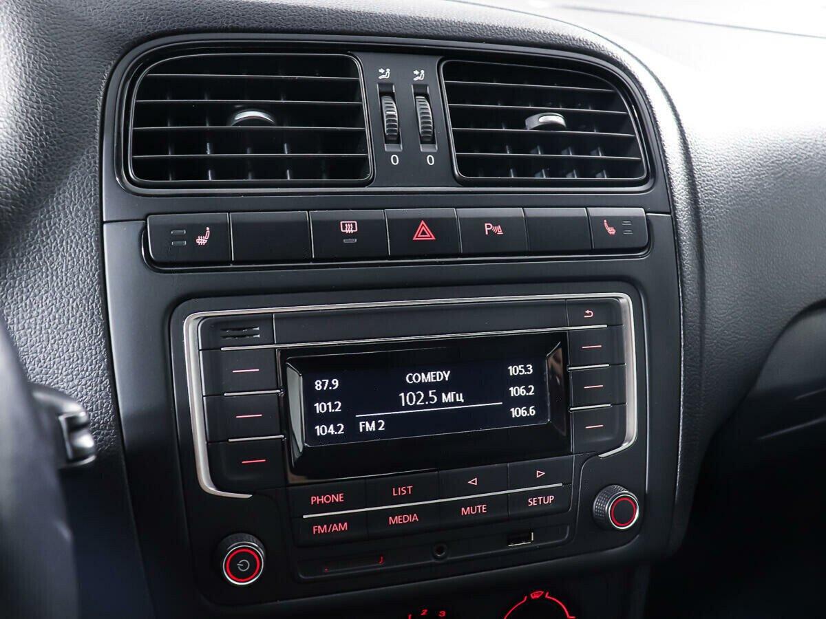 Volkswagen Polo 2019, серебряный