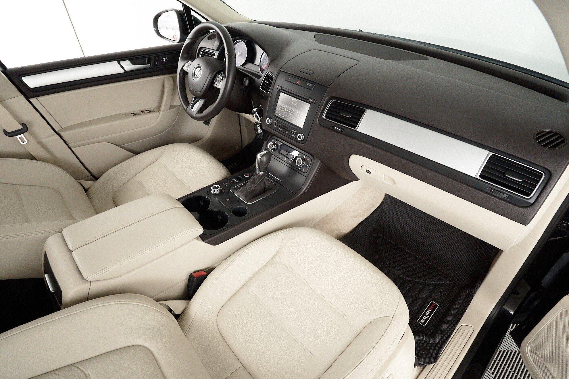 Volkswagen Touareg 2014, черный