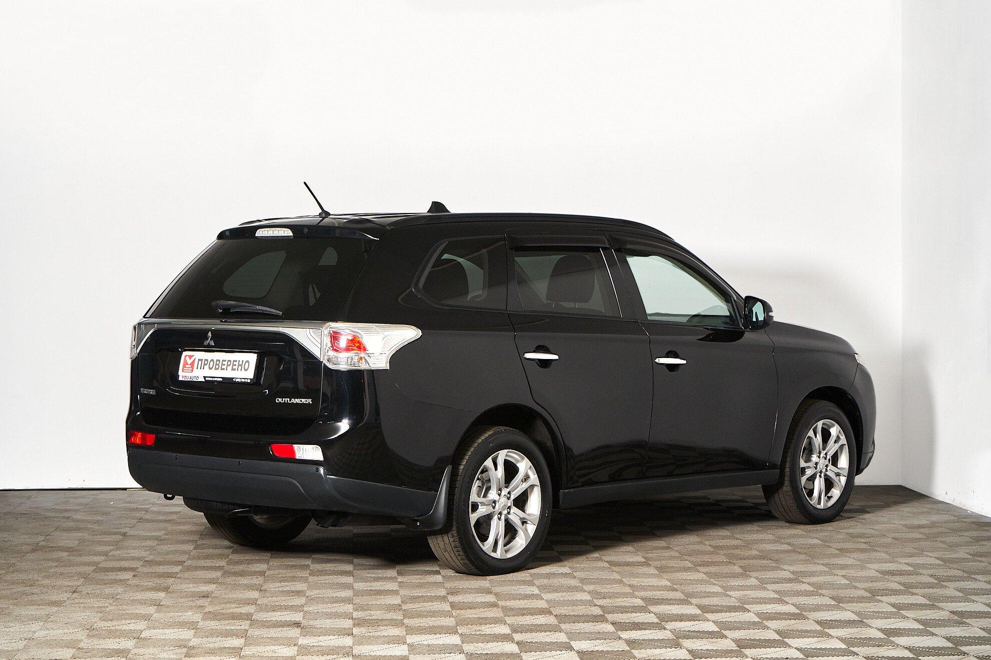 Mitsubishi Outlander 2013, черный