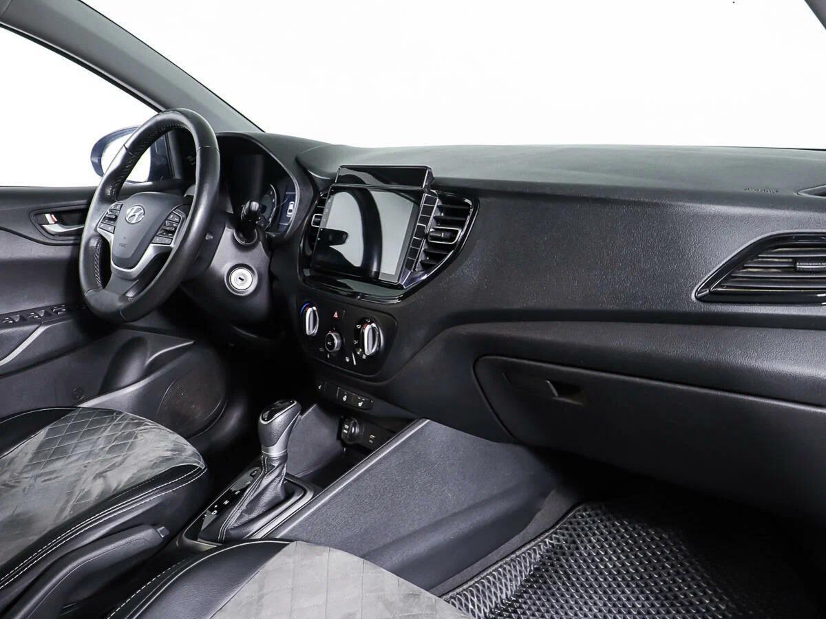 Hyundai Solaris 2022, серый