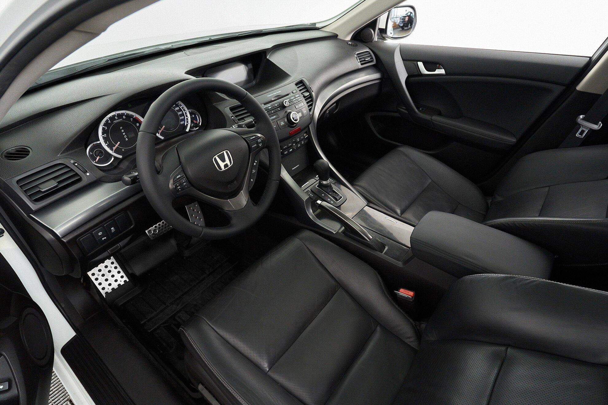 Honda Accord 2012, белый