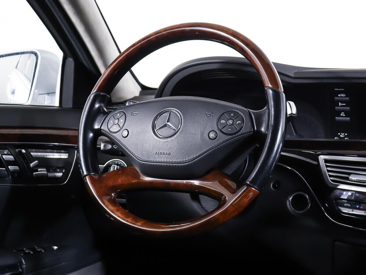 Mercedes-Benz S-Класс 2011, серебряный