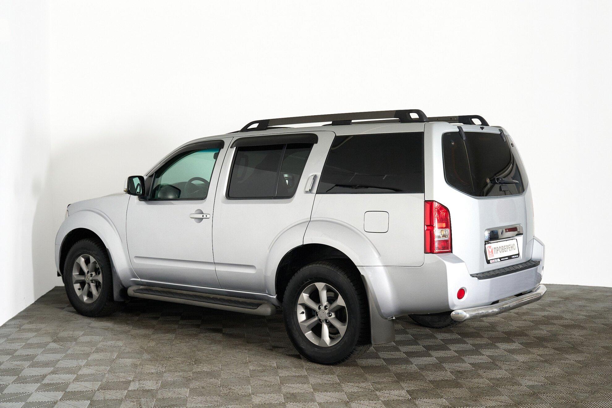 Nissan Pathfinder 2009, серебряный
